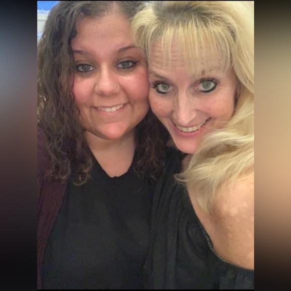 Meet your Posher’s, Sister duo Lulu & Weesa - Picture 1 of 10